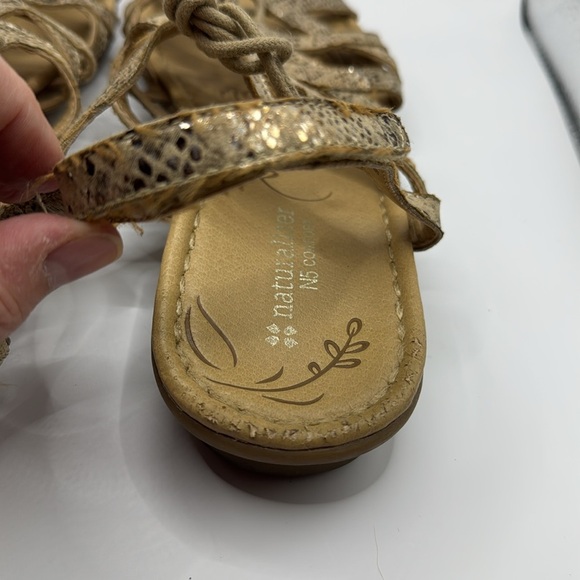 Naturalizer WHIMSY Ghillie Sandals Flat Snakeskin Beige Gold Size 9 - Picture 10 of 12